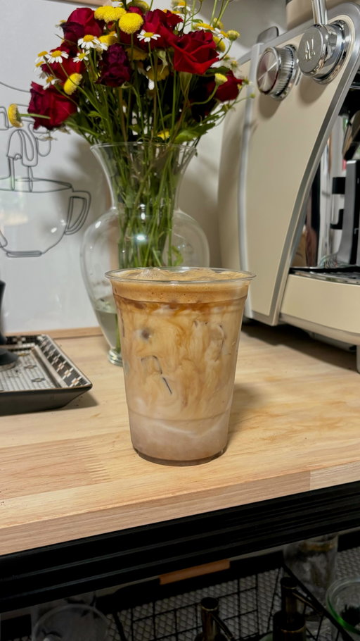 Salted Brown Sugar Vanilla Shaken Espresso ☕️🤍

I have been making this recipe for monthssssss and it truly is one of my favorites. the best part is that you don’t need a fancy espresso machine to make it at home 🤭
.
.
.
.
#saltedbrownsugar #brownsugarshakenespresso #coffeeathome #homecafe #homecoffeebar #coffeebar #coffeerecipes #icedlatte #coffeebardecor #shakenespresso @nescafeusa