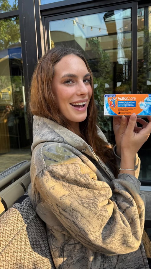 Ever wonder what’s in my pilates bag?👀 Water, a towel.. and always my @voltarencanada VoltaCare Cooling Cream. It’s my go-to for fast-acting relief after a tough workout. Can’t train without it! #ad #Voltaren

Be sure to read the label to make sure this product is right for you. VoltaCare temporarily relieves pain of muscles and joints associated with simple backache, lumbago, strains, and sprains.