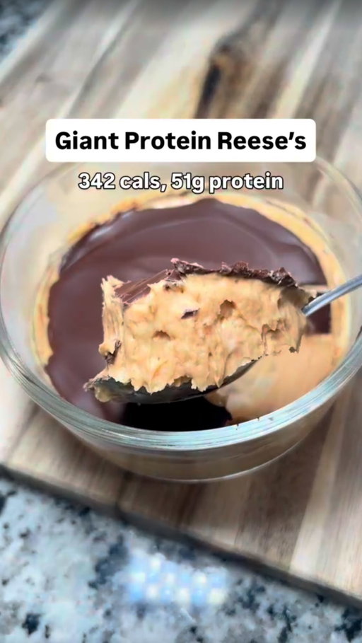 Giant Protein Reese’s 🥜🍫
A creamy, peanut-buttery base with a chocolate shell—52g of protein in a dessert that tastes like the real thing. Perfect for when you want sweet and filling in one bite.
INGREDIENTS:
 – 1/3 cup (60g) Greek yogurt
 – 1 scoop TL Grass-Fed Protein - Vanilla – 1/4 cup (32g) peanut butter powder (PBFit)
 – 1 tbsp (14g) Lily’s milk chocolate chips
DIRECTIONS:
 – In a dish, mix yogurt, protein powder, and peanut butter powder until smooth.
 – Melt chocolate chips in 30-second increments until fully melted.
 – Spread chocolate over the top and freeze for 20 minutes.
 – Crack into it and enjoy.
MACROS (per bowl, 1 serving):
 342 calories | 18.8g carbs | 9g fat | 51.4g protein
Recipe: @thefitblondeyy
