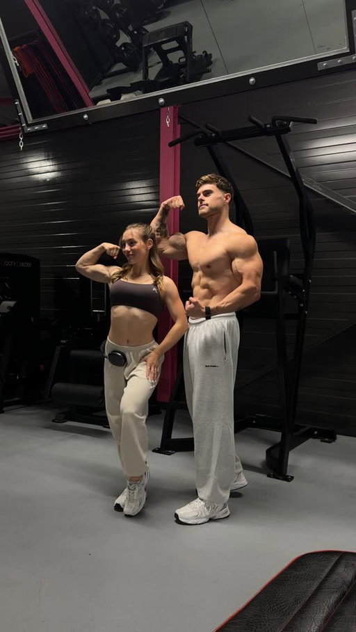 Duchon genetics 🤝

#aesthetics #posing #gymmotivation #gymcouple #gymlifestyle