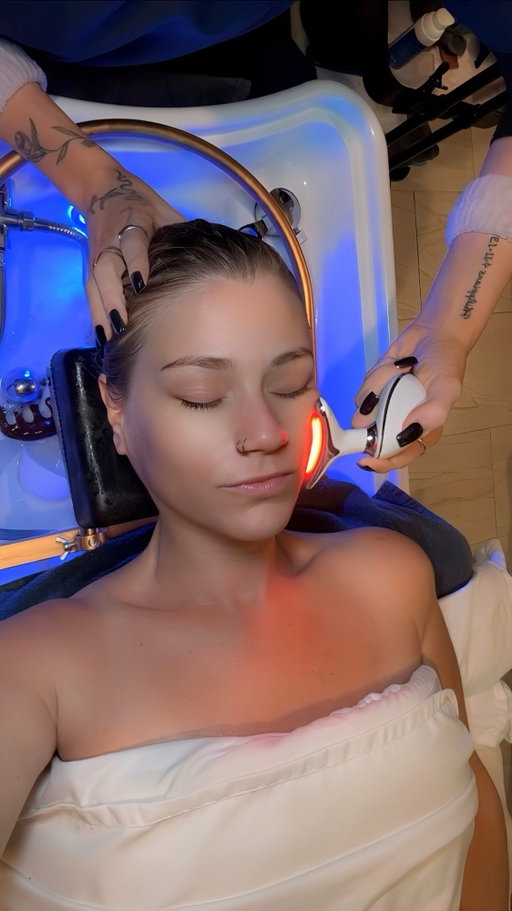 Viral Japanese-inspired head spa in the Chicago suburbs now open! 🧖🏼‍♀️ 

Inspired by Japanese scalp therapy, @madheadspa treatments focus on what truly matters—supporting the health of your scalp. Whether you’re dealing with thinning hair, dandruff, oily scalp, buildup, or general scalp discomfort, their carefully designed protocols aim to create the ideal environment for stronger, healthier-looking hair and a more balanced scalp. 💁🏼‍♀️

I highly recommend Annika! Her hands work magic and she is so amazing and sweet! You can she how well she did on my scalp with the before and after closeups! 😮 

Be sure to use my promo code FOODIEGIRL in the appointment note for a complimentary hydrating face mask with your next treatment! 🙌

📍678 N. Northwest Hwy, Park Ridge, Illinois