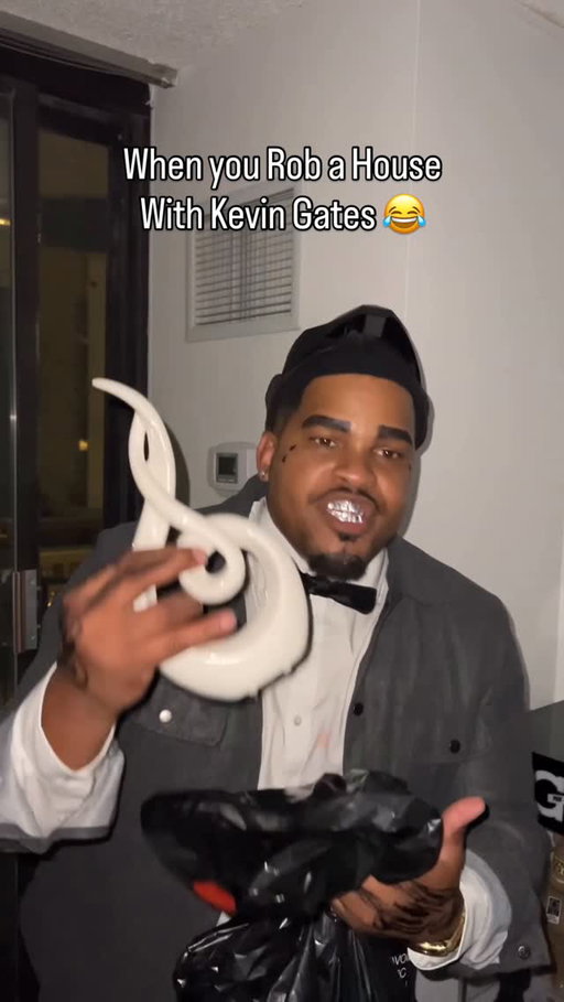 Man just put the statue in the bag 🤦‍♂️😂😂😂 im not trying to hear all that 😂 @clutchwilliams_ #comedy
