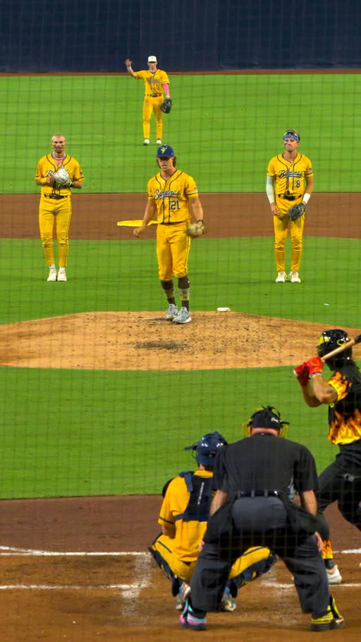 Big fan of how this one turned out😎 

#savannahbananas #bananaball #savannahbananasdance #baseball #choreography
