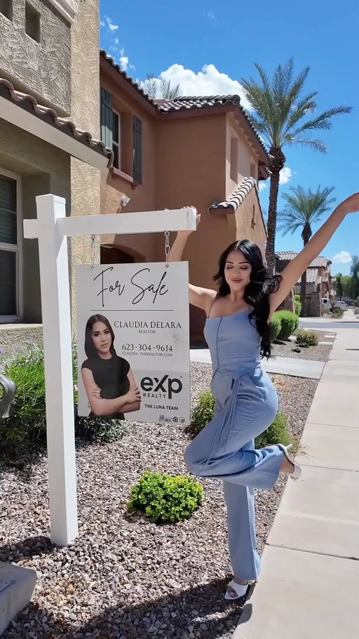 Listing sign up ✨

3 bed/2 bath home 
Near the 101
Tri level

Only $334,999
