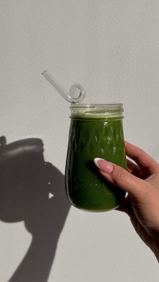 In times of stress, a green juice never fails me 🥬 

This is my tried and true green juice. It’s simple, straightforward, and delicious. If you needed a sign to stop buying bottled juice + start making it for yourself, let it be this friend! 

𝐰𝐡𝐚𝐭 𝐲𝐨𝐮’𝐥𝐥 𝐧𝐞𝐞𝐝: 
• 16 oz of kale
• 16 oz of baby spinach
• 4 bunches of celery 
• 4 apples 
• 4 cucumbers
• 2 lemons 
• 2 bundles of parsley 

Yields — 72oz of juice. 

𝐨𝐭𝐡𝐞𝐫 𝐩𝐨𝐬𝐭 𝐝𝐞𝐭𝐚𝐢𝐥𝐬:
• Using the “J2” juicer from @namawell (code: Pilar10.)
• Using the “large hopper” attachment from @namawell. 
• Using the “glass bottle set” from @namawell. 

Cheers, 
#juicing #juicingrecipes #eattherainbow #guthealth #antioxidants #greenjuicelover