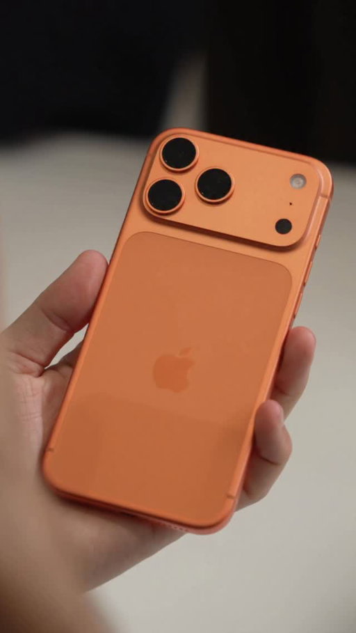 More iPhone 17 Pro Max clips 🍊

These are from my Sony FX3, so they look just a little nicer 😮‍💨

The orange really is nice 👀

#iphone17promax #cosmicorange #iphone17pro #apple #appleevent #iphone17