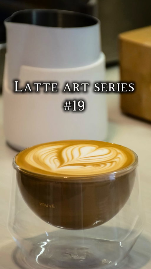 Flatte-Friday coffee enthusiasts! ☕️ I am in love with this one, and I call it Flatte, because it is not a flat white and not a latte either 😂 It is basically a double shot of espresso and 150ml of steamed milk ☕️😋 And it is the perfect size for me to both enjoy the flavor of coffee and having room enough to practice/make more complex latte art 💪🏼

• Glass 200ml/6.5oz: @kruveinc 
• Handleless round spout 600ml/20.3oz pitcher: @normcorewares

#latteart #flatwhite #latte #latteartgram #coffee #cafe #barista #coffelover #specialtycoffee #instacoffee #reelinstagram #fyp