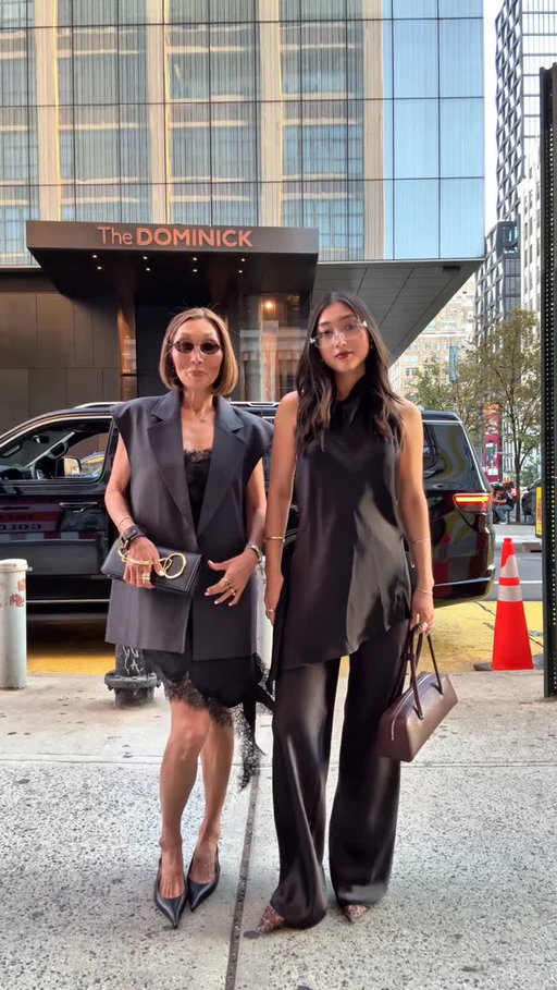 black cat energy in the city this evening 🌃 

#styleover60 #styleatanyage #momanddaughter