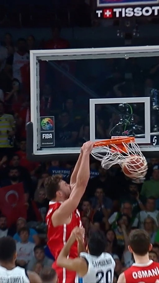 SENGUN EXPLODES TO THE RIM 💥

#EuroBasket