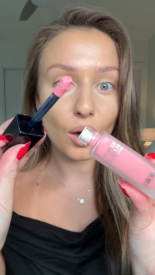 @diorbeauty This is so cool! 😍 
Do you like the idea of a blurring blush? 
.
.
.
.
.
.
#diorblush #diorforever #blurringblush