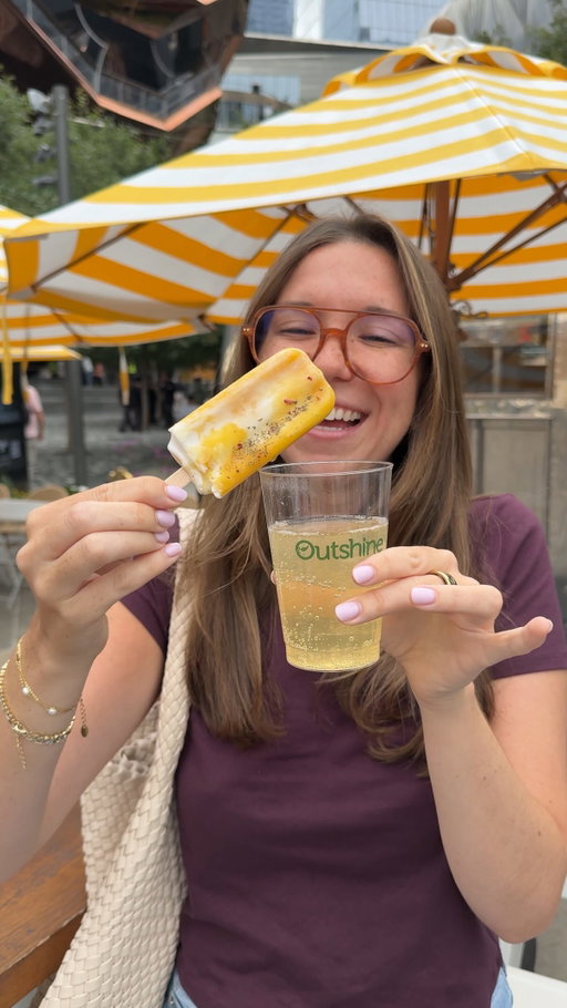Savoring the Summer with @outshinesnacks 🥥🍒🍋‍🟩 #OutshinePartner and you can too today 9/12 at Sailor’s Choice until 8pm! @softbarcafe #NYCevents #nycfood