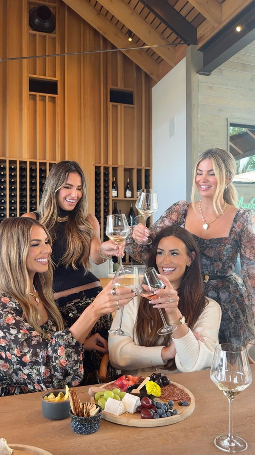Found them 🍷

Featured:
Lindie Mock Neck Tank
Lendie Romper
Meadow Moon Romper
Elouise Cropped Sweater

—

#falloutfits #ootd #winetastingoutfit #fall