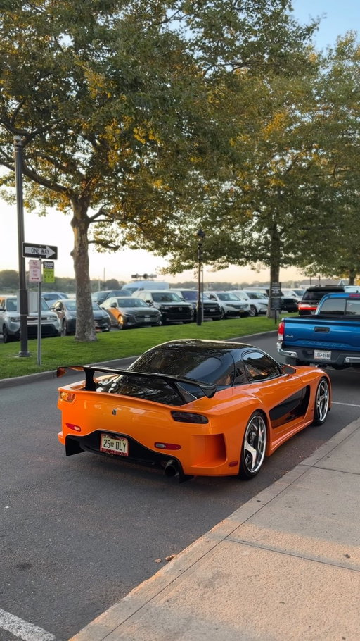To be fair, I can’t blame him… #bridgehampton #veilside #rx7 #tokyodrift #fdrx7 #bugatti