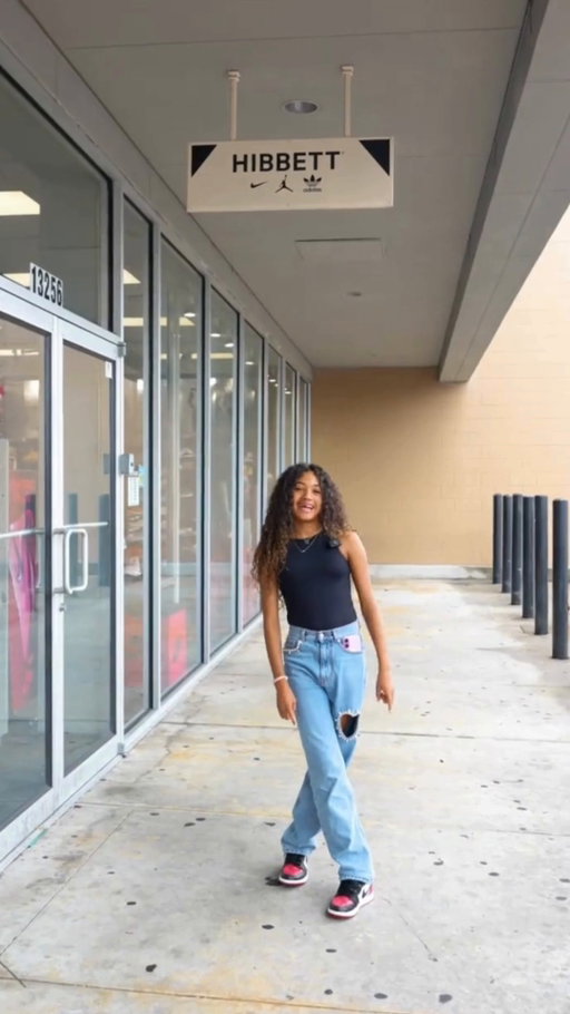 Sneaker shopping in H-Town 👟 with @missroyaltybrown and @therealniaguzman 👑 at @hibbettnorthwesthouston.