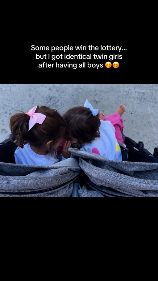 Hit the jackpot for sure with these girls 😭😭🥹🥹 #twinmom #motherhood #identicaltwins #sisters
