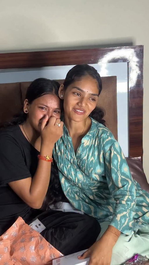 Saheli ko rula diya🥺”Surprise gift”🎁 💕
.
.
#misshosiyar #reels #shorts #viral #minivlog #viralvideos #vlog #trend #trendingreels #viralreels