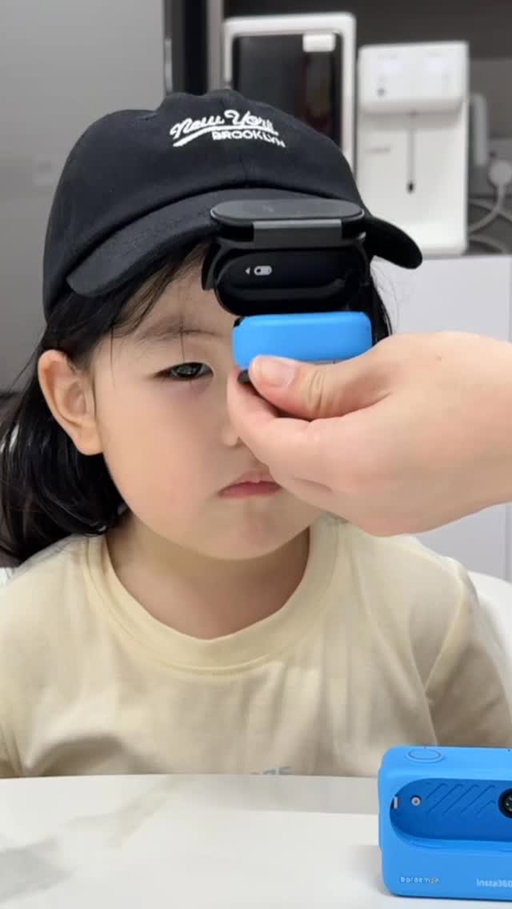 Serious ASMR evaluations only 👶

📷 xiaoxiaoshiyue with Insta360 GO 3S 

#insta360  #insta360go3s #toddler #pov #asmr #food #fyp