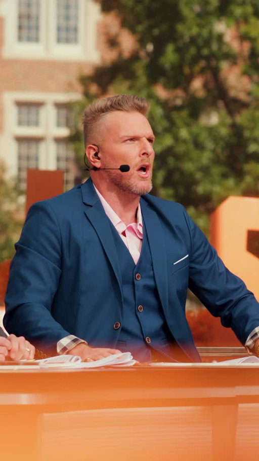 get up. It’s GameDay.

#GBO 🍊 | @collegegameday