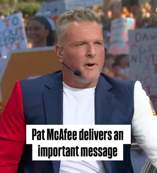 Shoutout to the United States of America, shoutout to football, and shoutout to @patmcafeeshow 🗣️🇺🇸🏈

📹 @collegegameday