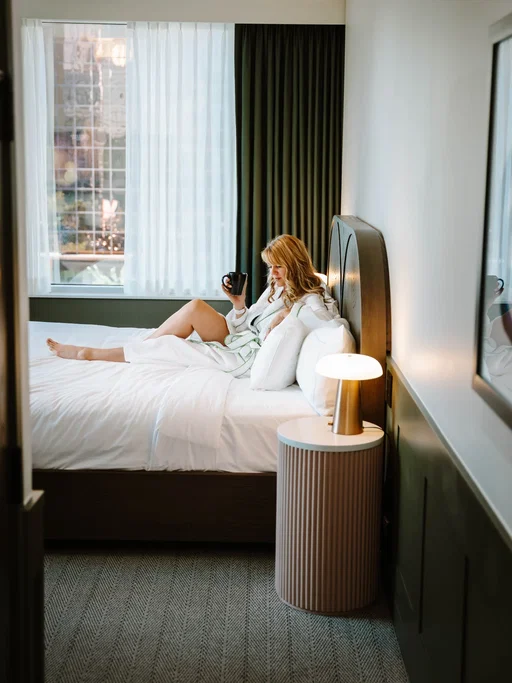 you can find me here all weekend ☕✌🏻🛏️

#weekendplans #inbedstill #restfulweekend #timetorelax #youcanfindmehere #bedroomgoals #yychotel #yycliving #stayhere #hotellife