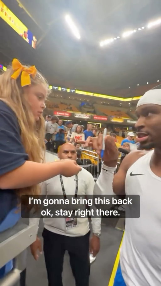 “I’m gonna bring this back ok? Stay right there.” ✍️ @shai is also a superstar autograph-signer! 💯