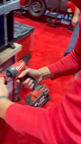 Fastest Nut Running. SHOCKWAVE™ Impact Duty 3/8" Threaded Rod Nut Runner 
#NECA25 #MilwaukeeTool #NothingButHeavyDuty
Link in Bio.