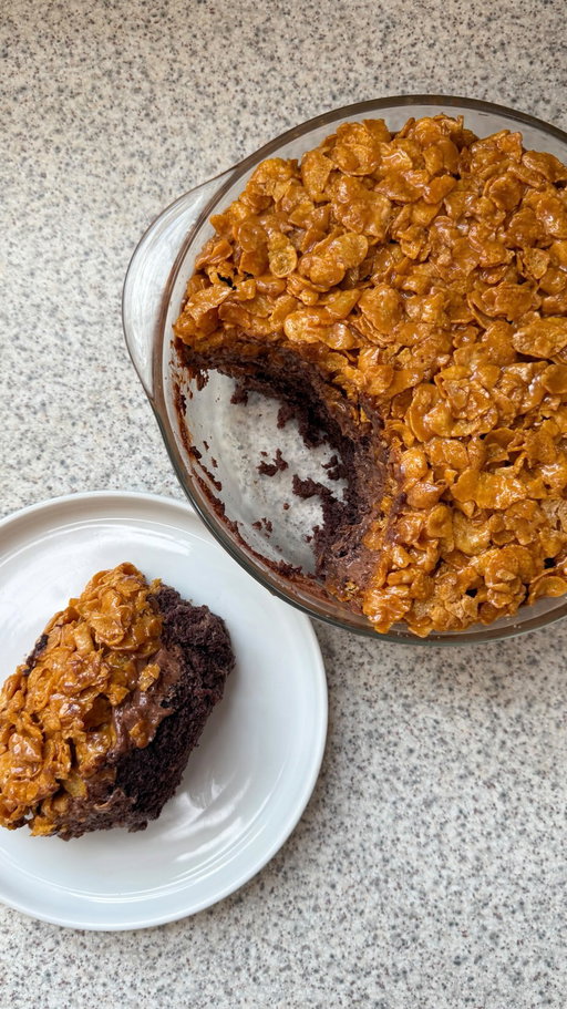 cornflake dream cake 🍰 inspired by @fillin.kw 

the recipe is on ashbaber.com, there’s also a link in my bio

#dreamcake #baking #goodfood #dessertideas #bakingrecipes #dessert