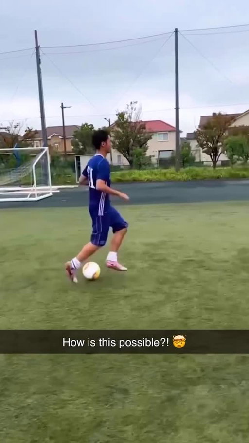 Tried Out This Unique Dribbling Style ⚽️🔥 #football #soccer #skills @pen__dori