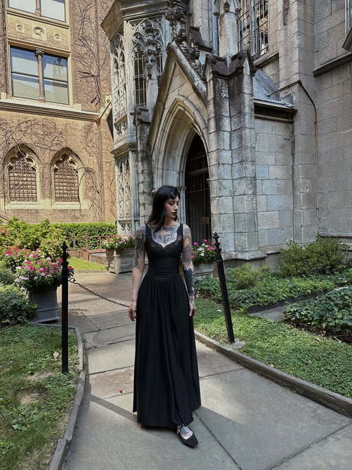 A little gothic moment 🖤 @blackwoodcastle 

#nyfw #whatiwore