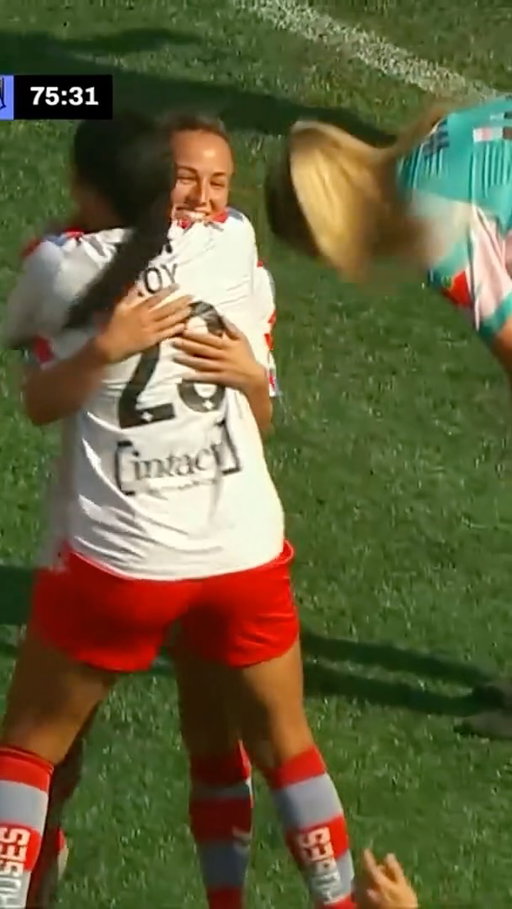 It's Noémi Paquin's turn to score her first NSL goal and it's 4-0 Roses 🌹