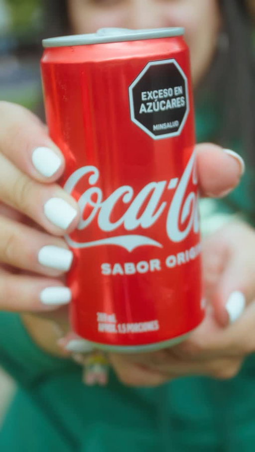 ¡Desde ya te estamos esperando en el Coke Studio! Es muy fácil reservar tu cupo para ver los shows de @delirio.oficial:

1. Presenta dos latas de Coca Cola en la entrada del escenario .

2. Regístrate y selecciona el horario del show que quieres ver.

3. Entrega el ticket en la entrada del Coke Studio a la hora del show que escogiste.

¡Te esperamos en Coke Studio!

#SubeElVolumen