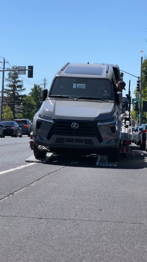 2025 GX 550 LUXURY+ SUV 4WD shown with Incognito paint and 22 inch alloy wheels. 😍 Fresh from the Factory! #LexusGX 

✨ Head-Up Display 
✨ Cold Area Package 
✨ Blackout Emblem Overlays 
✨ 349 horsepower 
✨ Full-Time 4WD 
✨ Triple Beam LED Headlights 
✨ @marklevinson audio 
✨ Cool Box 
✨ Dynamic Sky Panorama Glass Roof 
✨ Driver and Front Passenger Massaging Seats 

Lexus of Concord 
2001 Market Street 
Concord CA 94520 

* Pre-Sold Lexus GX 550 Unit
.
.
.
.
.
.
#lookatmylexus #lexusofconcord #lexusgx550 #gx550 #lexusenthusiast #lexususa #lexusfamily #lexusfam #lexusgram #lexuslife #lexusoffroad #lexusgx550luxury #lexuswesternarea