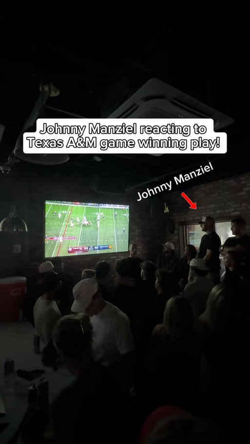 Texas A&M’s Game Winning Play w/ @jmanziel2 at @barstoolnashville 

#cfb #johnnymanziel #texasam #football #sobet