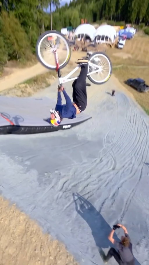 world’s first, but not the last. 😤👊 @erik_fedko 🔥

#swatchnines #mtb #slopestyle #freeride #swatch #bikelife