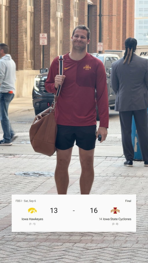 When your school loses to your position coach's 🌪️

Sorry @_slaporta