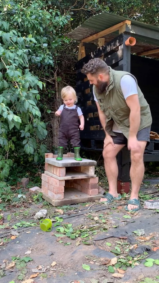 This video, the one that started it all, is 4 years old today! #leicestershire #leicester #woodland #forests #parenting #daddydaycare #vizsla #puppy #dog #countryside #robinhood #potnoodle #lunch #scran #father #daddy #dadbod #giveitsomewelly
