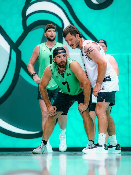 Whatta great time and amazing group of guys! Literally grew up watching @dudeperfect so to be a part of one of their videos was an honor and some of the most fun I’ve had in a while. Be sure to check out the whole video over on their YouTube and see who brings home the inaugural Squad Games win. Much Love!