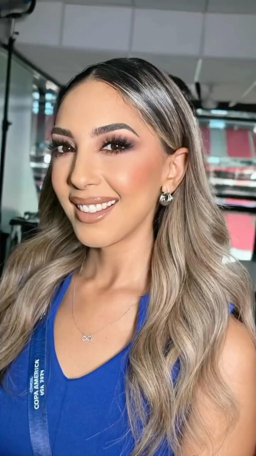 @terracotabeauty @gisselamolinamakeup ✨✨✨✨ 
• 
Love it !!!! #Top #TapTap #Makeup