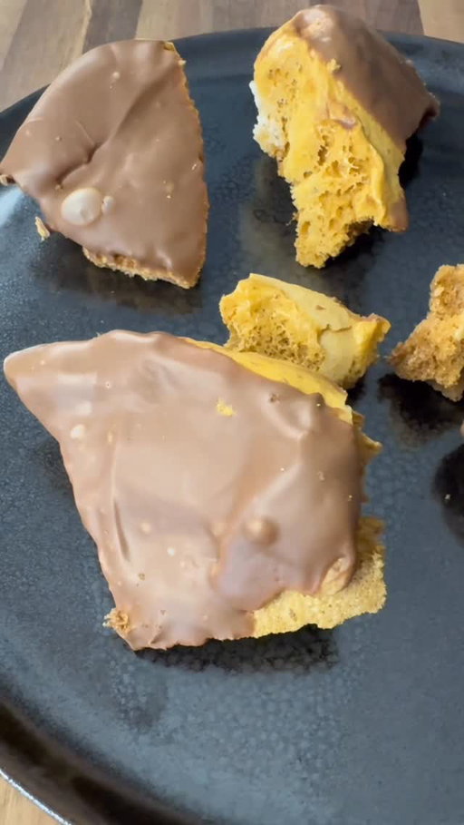 Violet crumble inspired Microwave Honeycomb. All you need is 100 grams sugar, a splash of water and one teaspoon Bi-carb soda. 

Microwave the sugar till it gets an amber colour and then quickly add the bi-carb soda and mix. Sit back and watch the magic happen.

#georgegeorgievski #honeycomb #microwavehoneycomb #easysweet #violetcrumble