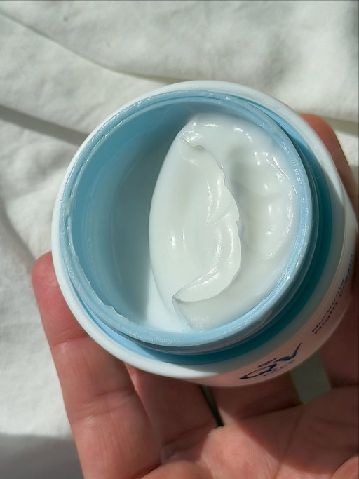 QV Face Nurturing Night Cream is rich, gentle, and does exactly what it promises: locks in hydration overnight without feeling greasy. 

It’s fragrance-free, so it doesn’t irritate sensitive skin. 
By morning, the skin feels soft, plump, and refreshed. 

A solid night cream that delivers comfort and moisture for dry or delicate skin.

.

@influenster  gifted 
@qvskincare 

.

#melbourne_desi_girl #complimentary #qvskincare #qvface 
#sensitiveskincare #hydrationboost  #dermatologistrecommended #skincareforsensitiveskin #healthyskin #melbourne