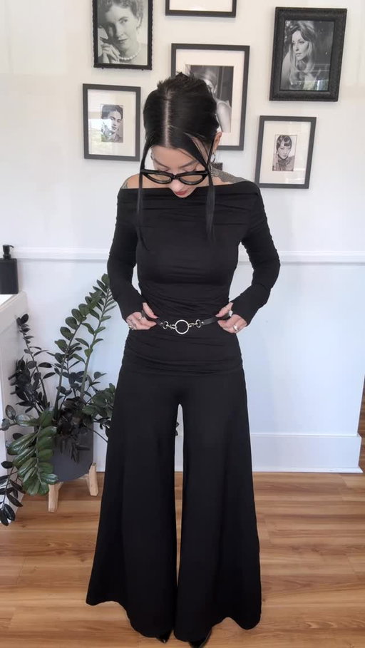 A simple Corp goth fit for work.
@marcellanyc Georgia Pants & Cooper top *use aff code JESSICA10 for % off* 
Belt @babyturnsblue_paris 
Shoes thrifted 
#corporategoth #corporategothoutfits #workoutfit #classicoutfit #allblackfit