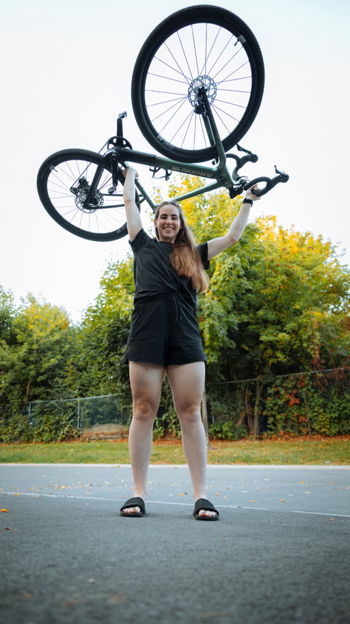 Who needs water to clean their bike🤷‍♀️