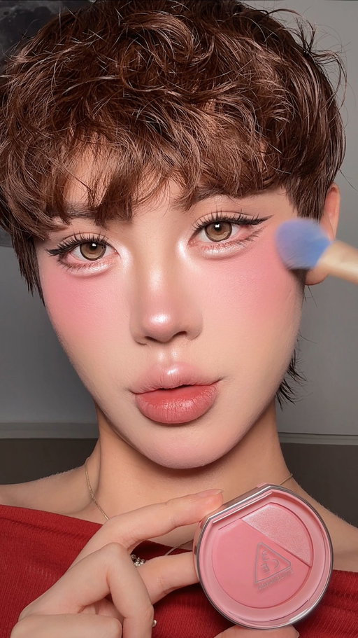𝑴𝒂𝒌𝒆𝒖𝒑 𝑭𝒊𝒏𝒊𝒔𝒉𝒊𝒏𝒈 𝑻𝒐𝒖𝒄𝒉𝒆𝒔 🪄
Never skip these steps my dolls!! ♥︎՞ . .ྀི ՞𐅛ᦒ֯
@cliocosmetics_global pro eyeshadow palette 05 
@flowerknows_global contour palette light 
@yesstyle @3ce_official dual blushlighter slick 
@onesize powder melt setting spray 
@laka.global fruity glam tint 141 
#makeup#finishingtouches#makeuptips#kbeauty#cbeauty
