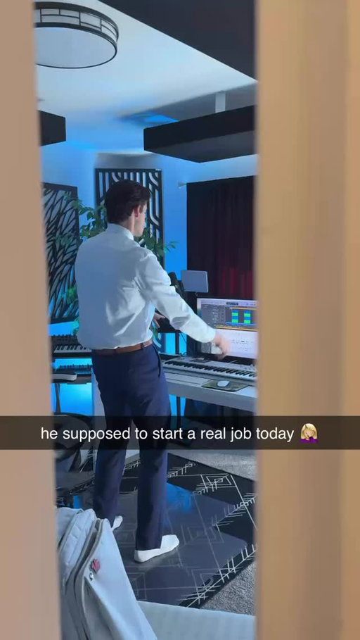 Bro quit day one and got caught 💀

#musicproducer 

🎥 @josieereese