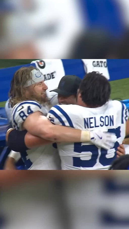 Group hug for their QB 🫂