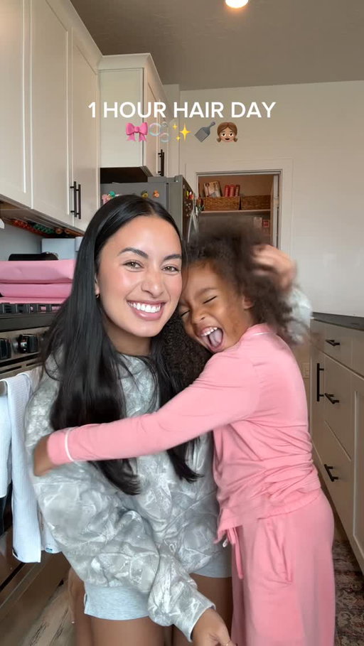 The most patient girls in the making🥹🎀

shampoo & conditioner - @hairitagebymindy 
pink mat - @loveshampootime 
towels - @theloomia 
cream - @mizani 

#momsofinstagram #hairday #kidshairstyles #washday #blacktoddlerhairstyles