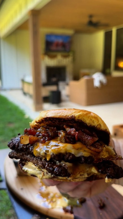 Bacon jam smashburgers and fries on the back patio #vlog #dayinthelife #cookingvlog #outdoorcooking #smashburgers #blackstone #explorepage #lifestylevlog #lifestylevlog #backyardvibes
