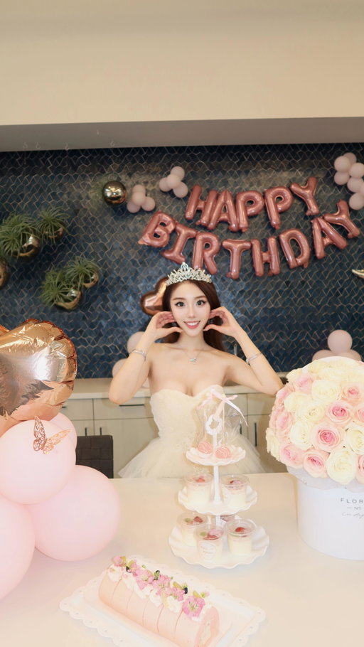Another year older, another year brighter ✨🎂 ♍️
Grateful for all the love that surrounds me — from all the amazing souls who came to celebrate, to the one who makes every moment more meaningful 🥂
The best is yet to come, the future is ours 💫

Flowers from @floraln5 
Bday cake from @freesiacakela 

#birthdaycelebrations #birthdaygirl #birthdaycake #birthday #birthdaypartydecor #birthdaypartyideas #fyp #explore #birthdayparty #asiangirl