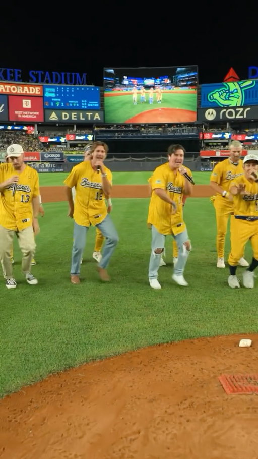 Had to go big time in NYC😎

#savannahbananas #bananaball #bigtimerush #btr #nickelodeon
