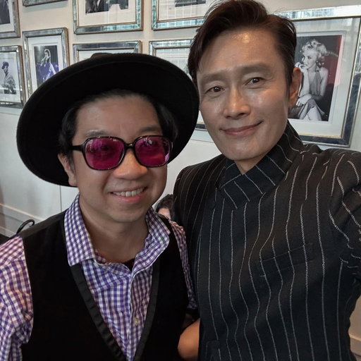 Korean Super Star Lee Byung-hun took this selfie with me. He told me, “Let me take this selfie for us”. He grabbed my camera and Boom! He’s such a pro with the angle!

@byunghun0712 was super nice, we chatted for a good 5-7 minutes. Despite he is a super star, he is friendly with a radiant smile, and very courteous, calm and welcoming!

In case you wonder, Lee Byung-hun is super famous in South Korea and he is also popular in Hollywood movies such as G.I. Joe, Terminator and of course playing the “Frontman” in Squid Game.

During this TIFF50, Lee Byung-hun and Director Park Chan-wook were present at the Korea Film Party. Their film “No Other Choice” just won “TIFF - International People Choice Award”.

Congrats!

#LeeByungHun #ParkChanWook #李炳憲
#이병헌

 #NoOtherChoice #Kpop #korean #superstar #FrontMan #SquidGame #koreadrama #celeb #Celebrity #KoreaFilm #TIFF #TIFF50 #MoVernie